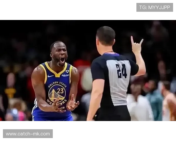 格林勇士三双闪耀赛场，助力球队逆转取胜