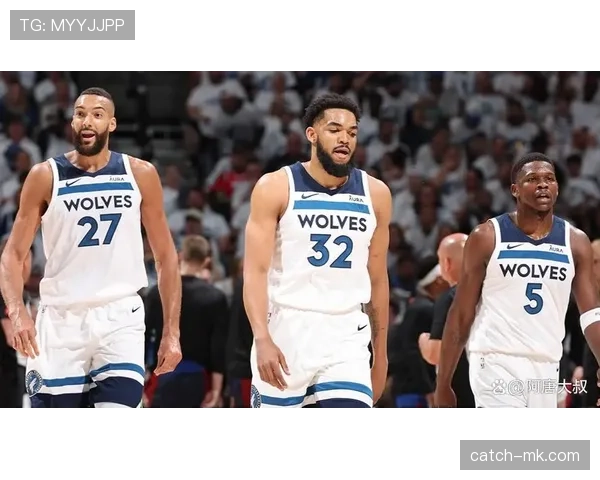 塞克斯顿在犹他后卫位置上展现惊人表现,球队战绩显著提升 塞克斯顿在犹他后卫位置上展现惊人表现,球队战绩显著提升