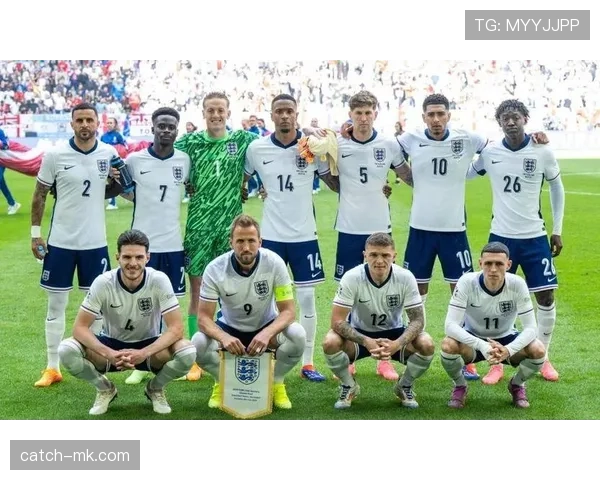 英格兰队挺进欧洲杯决赛，虽屈居亚军但顽强拼搏精神赢得赞誉