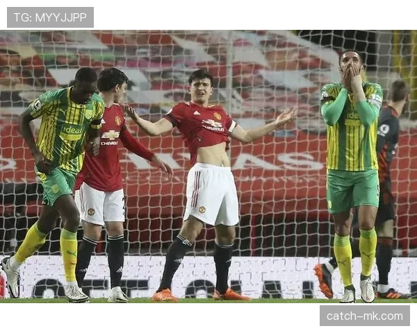 点球击中门框后球出界，裁判如何判罚规则全解析